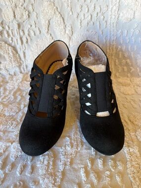 Journee Collection Black Cutout Suede Heels #580